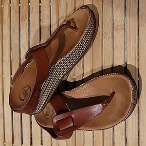 Fitflop Leather gold size 7 sandals